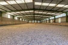 DOMAINE EQUESTRE - BOXES-MANEGE-CARRIERE-APPARTEMENT