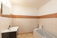 DOMAINE EQUESTRE - BOXES-MANEGE-CARRIERE-APPARTEMENT