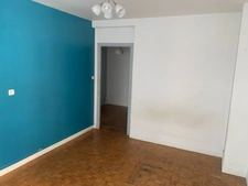 GRAND T2 DE 46 M² - LONGCHAMP (1er)
