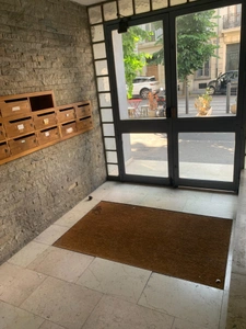 GRAND T2 DE 46 M² - LONGCHAMP (1er)