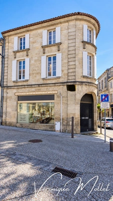 Immeuble de rapport – local commercial + 2 appartements – Centre Coutras 