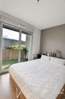 LORMONT - APPARTEMENT EN DUPLEX - 2 TERRASSES - 3 CHAMBRES - GARAGE 