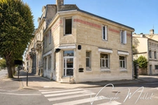 BORDEAUX CENTRE - Aux pieds du tramway – Élégant immeuble de 190 m² avec jardin