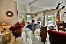 ARTIGUES PRES BORDEAUX - MAISON ART DECO ET AVEC 280m2 DE DÉPENDANCES 