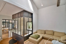 MAISON EN PIERRE INDÉPENDANTE AVEC PARCELLE DE 1000m2 EN PLEIN BOURG 
