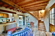 MAISON EN PIERRE ATYPIQUE ! UN VÉRITABLE COUP DE CŒUR 