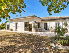 VILLA TRADITIONNELLE SUR PLUS DE 6 000 M² – VASTE DÉPENDANCE AUX MULTIPLES POSSIBILITÉS