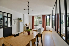 MAISON EN PIERRE INDÉPENDANTE AVEC PARCELLE DE 1000m2 EN PLEIN BOURG 