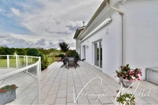 ENTRE LATRESNE ET CENAC - MAISON FAMILIALE - 5 CHAMBRES, PISCINE, JACUZZI SUR 2500M2
