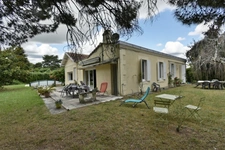 ARTIGUES PRES BORDEAUX - MAISON ART DECO ET AVEC 280m2 DE DÉPENDANCES 