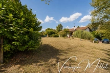LIGNAN DE BORDEAUX - AUX PORTES DE FARGUES ST HILAIRE - SUR 2591M2 ET SUR SOUS-SOL INTEGRAL