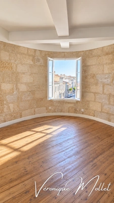 Immeuble de rapport – local commercial + 2 appartements – Centre Coutras 