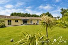 ELEGANTE CONTEMPORAINE DE PLAIN-PIED BAIGNÉE DE LUMIERE