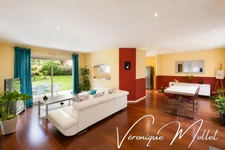 ELEGANTE CONTEMPORAINE DE PLAIN-PIED BAIGNÉE DE LUMIERE