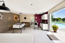 ENTRE LATRESNE ET CENAC - MAISON FAMILIALE - 5 CHAMBRES, PISCINE, JACUZZI SUR 2500M2