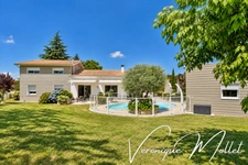 LIGNAN-DE-BORDEAUX – VILLA FAMILIALE, PISCINE, DÉPENDANCE AMÉNAGÉE ET PISTE CYCLABLE À 6 MIN À VÉLO