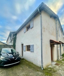 PREIGNAC CENTRE – Maison de village avec cave voûtée - Idéal investisseur maison de village avec cave et parking