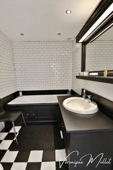 MAISON EN PIERRE INDÉPENDANTE AVEC PARCELLE DE 1000m2 EN PLEIN BOURG 