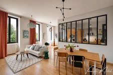 MAISON EN PIERRE INDÉPENDANTE SUR 1000m2 DE PARCELLE ARBORÉE À PIEDS DE TOUS COMMERCES 