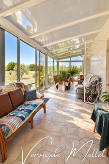 VILLA TRADITIONNELLE SUR PLUS DE 6 000 M² – VASTE DÉPENDANCE AUX MULTIPLES POSSIBILITÉS