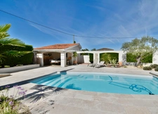  SOUS OFFRE ACCEPTÉE !! Élégante maison familiale avec piscine au sein d’une magnifique parcelle ! 