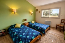 ENTRE LATRESNE ET CENAC - MAISON FAMILIALE - 5 CHAMBRES, PISCINE, JACUZZI SUR 2500M2