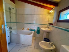 Villa 4 chambres sur grand terrain avec piscine.