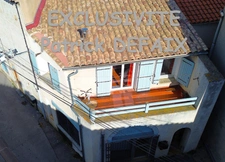 Grande maison à multiples possibilités.