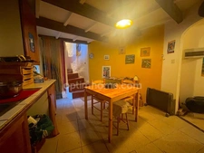 Maison de village sans travaux.
