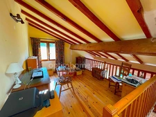 Villa 4 chambres sur grand terrain avec piscine.