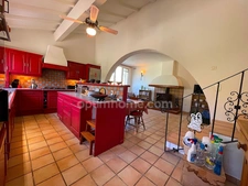 Villa 4 chambres sur grand terrain avec piscine.