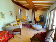 Maison 4 chambres, cour et garage.