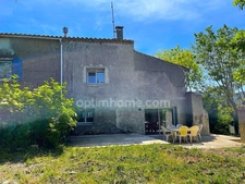 Maison 3 chambres sur grand terrain.