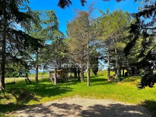 Maison 3 chambres sur grand terrain.