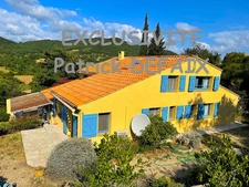 Villa 4 chambres sur grand terrain avec piscine.
