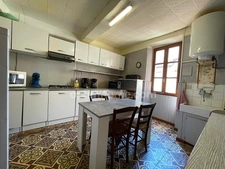 Maison de village 2 chambres et garage.