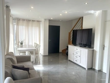 Maison récente 2022, cadre verdoyant au calme – Futur hub Grand Paris – Jardin + Garage sur les Coteaux d'Argenteuil