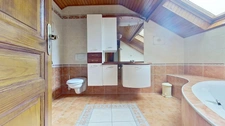 CATTENOM, PROCHE DU LUXEMBOURG, JOLIE MAISON SUR 11 ARES CONSTRUCTIBLES + GARAGE + PLACES DE PARKING + DEPENDANCE DE 60 M² 