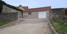 CATTENOM, PROCHE DU LUXEMBOURG, JOLIE MAISON SUR 11 ARES  AVEC 3 CHAMBRES + JARDIN + GARAGE + DE NOMBREUSES PLACES DE PARKING PRIVATIVES + DEPENDANCE DE 60 M²