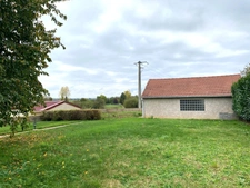 CATTENOM - Proche de la frontière luxembourgeoise, terrain à bâtir de 6 ares 30 accompagné d'une grande  dépendance