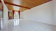 CATTENOM, PROCHE DU LUXEMBOURG, JOLIE MAISON SUR 11 ARES CONSTRUCTIBLES + GARAGE + PLACES DE PARKING + DEPENDANCE DE 60 M² 