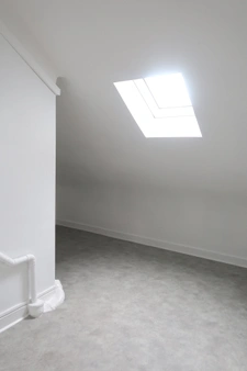 THIONVILLE, IDEAL INVESTISSEUR, MAISON DE VILLE AVEC 3 APPARTEMENTS + 2 GARAGES + CAVES + BUANDERIES + JARDIN 
