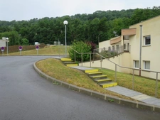 LONGWY, EXCEPTIONNELLE MAISON DE SANTE/ GRAND LOCAL COMMERCIAL DE 795 M² AVEC UN VASTE STATIONNEMENT - EMPLACEMENT PREMIUM AUX TROIS FRONTIERES
