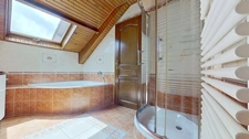 CATTENOM, PROCHE DU LUXEMBOURG, JOLIE MAISON SUR 11 ARES CONSTRUCTIBLES + GARAGE + PLACES DE PARKING + DEPENDANCE DE 60 M² 
