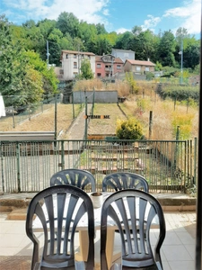 HERSERANGE, PROCHE DU LUXEMBOURG ET DE LA BELGIQUE, MAISON DE VILLE MITOYENNE DE 80 M² + 30M² DE COMBLES A AMENAGER + CAVES + TERRASSE + JARDIN 