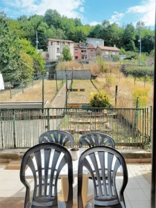 HERSERANGE, PROCHE DU LUXEMBOURG ET DE LA BELGIQUE, MAISON DE VILLE MITOYENNE DE 80 M² + COMBLES A AMENAGER + CAVES + TERRASSE + JARDIN 