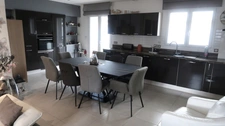 FAMECK, MAISON INDIVIDUELLE DE PLAIN PIED AVEC 3 CHAMBRES, ADAPTEE A TOUS, AUCUN TRAVAUX, UN GARAGE, UN JARDIN SANS VIS A VIS, UNE GRANDE TERRASSE AVEC SA PERGOLA