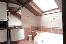 CATTENOM, PROCHE DU LUXEMBOURG, JOLIE MAISON SUR 11 ARES  AVEC 3 CHAMBRES + JARDIN + GARAGE + DE NOMBREUSES PLACES DE PARKING PRIVATIVES + DEPENDANCE DE 60 M²