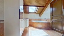 CATTENOM, PROCHE DU LUXEMBOURG, JOLIE MAISON SUR 11 ARES CONSTRUCTIBLES + GARAGE + PLACES DE PARKING + DEPENDANCE DE 60 M² 