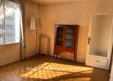 Appartement à vendre grand 2 pièces avec ascenseur à renover